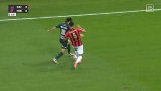 「えぐい！」南野拓実、30mの“強引”ドリブル突破で決定機　圧巻のパワー＆スピードに「勝負あったな」