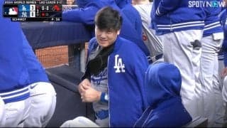 衝撃… 大谷翔平、ベンチでの姿に注目「超人かよ」 視聴者もビックリ…「笑ってるw」「痛いはずやぞ」