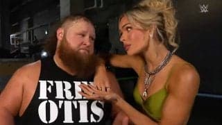 「なんちゅう格好」「切れ込みがすごい」美女レスラー、大胆衣装にファン騒然 “バキバキ”腹筋も披露