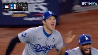 よっしゃー！ 大谷翔平、“全力ダッシュ”でWS初制覇に歓喜！「左肩のこと忘れてる」「世界一おめでとう」エモすぎた瞬間