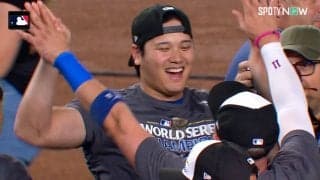 「イエーイ！」大谷翔平、大ハシャギでハイタッチ＆ハグを連発「中島トレーナーとロハスを抱きしめるシーンは感動的」「少年のように喜んでる」