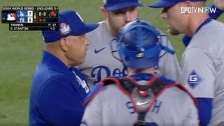 お前しかいない！ ド軍・ロバーツ監督、試合を決めた“一瞬の行動” 終盤の大ピンチに…「闘魂注入w」「アツすぎ」