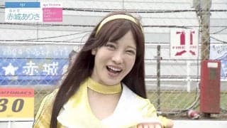 レースクイーンがまさかの四刀流！？ 「天才やん」「ガチ勢」多彩さ＆“スーツ姿”のギャップに視聴者驚愕