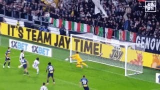 ユヴェントスが唖然…鈴木彩艶、“超反応セーブ”が話題！ 「それ止めるか！」「身体能力お化け」超決定機を横っ飛びで防いだ瞬間