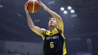 堅実な試合運びを披露した宇都宮が島根に勝利…攻撃の起点担った比江島慎は11得点5アシスト