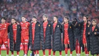 「ナチュラルに武田さんと中澤さんいてびっくりした」ルヴァン決勝でのPK戦で、肩を組むJ1名古屋のスタッフ陣に「意外な日本代表レジェンド2人」の姿が！「PK戦の時に選手と肩を組んでいた」の声