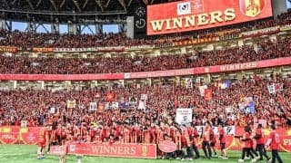 「髪長いとイケメンだな楢崎さん！」J1名古屋のルヴァン優勝の裏で、元日本代表GK「楢埼正剛氏のロングヘア」が話題に！ 吉田麻也の指摘でファンの視線も集中