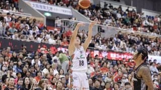 第1Qの猛攻で試合の主導権を握った琉球が4連勝…大阪とのハイスコアリングゲームを制す