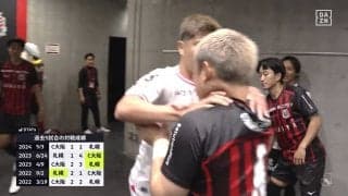 選手入場前に元チームメイト同士の喧嘩勃発？「ガチかと思った」迫力の“首つかみ”シーンにファン騒然「退場ｗ」「仲良しだな」