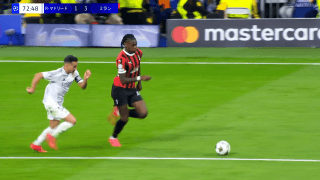 理不尽すぎる…ミラン10番の“無双ドリブル”が脚光！「ミリトンを引きずり回した」「足速すぎ」「バケモノかよ」マドリード守備陣を蹂躙した瞬間