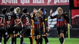 「えっ？札幌、こんなに積もったんだ！」J1札幌練習グラウンドの雪景色＆懸命の除雪作業映像が話題！ 冬到来に「早くも雪かき部が始動…」「これは大変だ」などの声