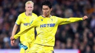 「もっと決めたい」ビラ戦の鎌田大地の低空ミドルが10月のパレス月間ベストゴールに！ トロフィー授与時には同僚から「ダイチ笑って」