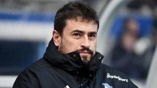 暴言で一発退場の選手を掴み怒り爆発の監督、突き飛ばして激昂「彼は2度とプレーすることはない」