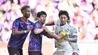 「最高過ぎた！可愛い好き」フォロワー数56万人・超人気声優のJ1「ユニフォーム×白スカートコーデ」が3万いいねの大反響！“寝転がり手つなぎショット”にも「イチャイチャしている…最高です…」の声