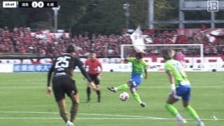 「ほんと恐怖」“アウト回転”の鬼ミドルが話題！「日本のロドリで決定」「打てば入る」神童MFが湘南をJ1残留に導いた瞬間