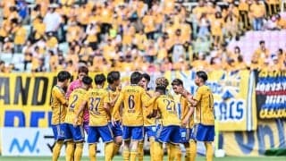 「可愛いすぎ」「めっちゃ美しい」超人気『セーラームーン』女優のJ2仙台の歴史的瞬間を観戦した「黄金のアウター姿」が大反響！「笑顔と髪型がとっても素敵で癒されます」と大反響