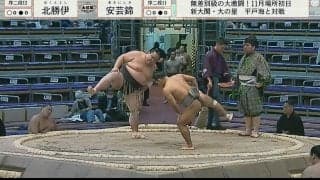 体重84キロ軽量力士が69キロ重たい巨体を強引にねじ伏せ館内どよめき……衝撃の撃破シーンに「すげえぇぇぇ」「まじかよ」騒然