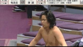 16歳の“天才”力士、体重100キロ差のベテラン相手に圧巻白星 館内どよめき