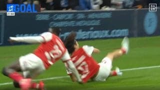 何やってんだよ…！ 中村敬斗のゴールで様子がおかしくなる「どうした？w」 “ランス兄弟好き”の同僚にファン大爆笑「いい奴すぎ」