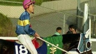 「笑いながら走る馬」が魅せた大外からの横綱相撲 史上2頭目のマイルCS連覇