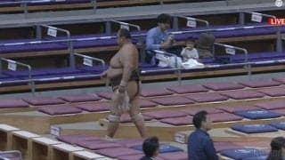 48歳の角界最年長「体壊すことなく土俵に上がれてるのが奇跡」25歳年下力士をいぶし銀の技術で撃破 胸熱のファン「すごい！」