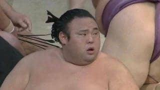 大相撲中継に映り込んだ“激痩せ”貴景勝が優しい笑顔を見せた瞬間「かわいいにもほどがある」「笑ってるぅ」悶絶の声