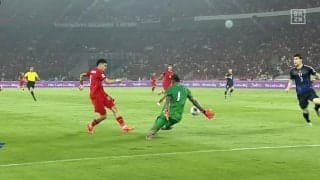 “日本のブッフォン”爆誕！鈴木彩艶、圧巻の1対1で完璧シャットアウトの瞬間「成長エグい」「接近戦歴代最強GK」ピンチを救う“神セーブ”に賛辞止まず