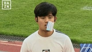 「何してんの笑」久保建英、“シュールすぎる謎の動き”が大反響！ 試合前の珍映像に「おちゃめ」「タケはおもろいことしすぎなんよ」「かわいい」