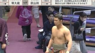 「筋肉隆起してる」「背筋激ヤバ」驚異の“バキバキ力士”、見事な背中に反響「細いけどすごい」