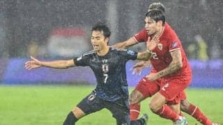 【インドネシア戦で狙われた三笘の左サイド。中国戦でどうすべきか？(1)】三笘薫のドリブル打開力を徹底警戒されるパターンが急増。左サイドの最適解は……森保監督が探る「2つの策」