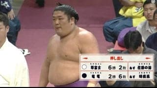 「あんたかっけぇよ…」尊富士、土俵下に落下した力士に紳士な振る舞い「惚れる」「やだ優しい」絶賛の声