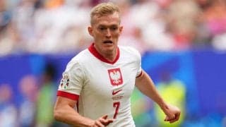 前代未聞！ 交代出場寸前でまさかのベンチへ…ポーランド代表で衝撃の珍事、控えFWの登録なし「人為的なミス」