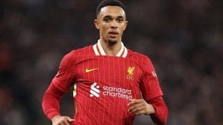 アレクサンダー＝アーノルドがモデル美女と交際中、リバプールとの契約交渉難航も私生活は充実