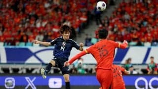 「絶妙な動き直し」小川航基、中国戦で2ゴール目！ 久保建英と連携した伊東純也の“完璧クロス”を頭で流し込んだ瞬間