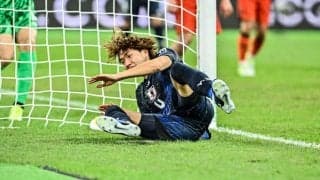 「最滉！」「岡崎ばりのダイビングヘッド！」鮮やかなデザインCKからの板倉滉の豪快ヘッド弾にファン興奮！「喜び方がサッカー小僧」「デザインコーナーいいね！」と沸く