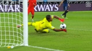 【中国戦】鈴木彩艶が「神すぎる」トリプル悪条件の決定的シュート→指先スーパーセーブが話題沸騰！「よく止めたな」