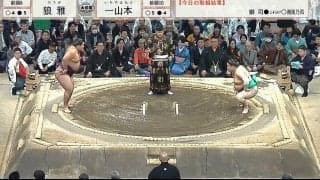 大相撲中継に“圧倒的存在感”放つ大物俳優の姿が…溜席に堂々鎮座に「貫禄やばい」「目立つ」視聴者ざわつく