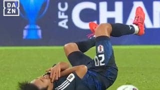 「何すんだよ！」久保建英、中国DFに“喉元チョップ”を食らって悶絶…超絶トラップからの抜け出しが荒々しく防がれた瞬間「危ないし怖い」「退場だろ」