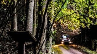 WRCジャパン：金曜日の午前から波乱の続出　SS4を終えてトヨタのエルフィン・エバンスがトップ