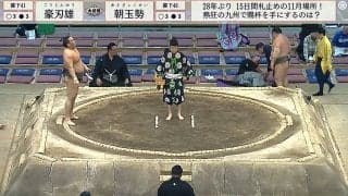 「仲良すぎだろw」力士が土俵下の親方に… “ヒヤリ”が一転「何があった？」 元横綱・二所ノ関親方のソフトないじりにファンほっこり