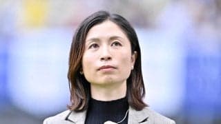 「私服も、段々と一層おしゃれ感が増してて…」元人気なでしこ・鮫島彩さんの“鮮やか白衣装”での「スイーツ堪能ショット」にファン熱視線！「ユニフォームじゃない服も似合いますね」の声