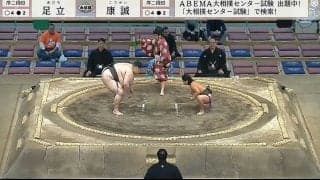 16歳の“天才”力士、体重137キロ差の巨漢を“一瞬の閃き”で撃破 ファン興奮