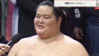 初賜杯の大関・琴櫻、優勝インタビューで「横綱！」の掛け声に“照れ笑い” 館内の爆笑を何度も誘う 豊昇龍との21年ぶり“大関同士”の相星決戦を制す