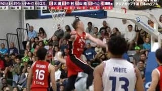 どこまで飛ばすんだよ！カメラマン席に… “予想外の展開”「怖い…」 ド迫力“ハエ叩き”炸裂に「はたき落とした！」