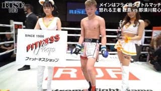 「ラウガ困ってるやん」左ハイで衝撃KOも…“笑撃”行動にラウンドガールが困惑 “クセつよ”ファイターにファン注目