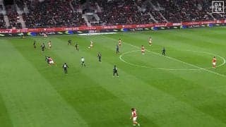 伊東純也、絶好位置に送り込む“ふわり”ピンポイントパスが脚光「あの軽い足の振りで」「流石のパス」一瞬でチャンスを作り出した決定的瞬間