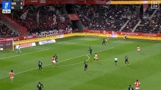 「吸い付いた！」伊東純也の神トラップが話題「まじで磁石でもついてんのかと」ロングボールを完璧に“ビタ止め”した瞬間