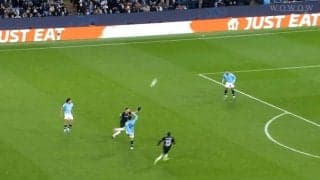 「舐めたパスを出すな！」衝撃ミスから失点…シティDFに批判の声「酷すぎるわ…」「雑すぎ」「またポカしたか」グアルディオラ監督も激怒