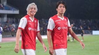 「めっちゃ可愛い」「セーター光るとは」伊東純也＆中村敬斗のランス兄弟のクリスマスショット、イケメン×ダサいが話題に！