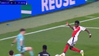 そっ、そこ通すか！？ アーセナルFWの“股抜きアウトサイドパス”絶品アシストが話題！「うますぎる」「えぐい」「すごい落ち着き」解説者やUEFA公式も激賞